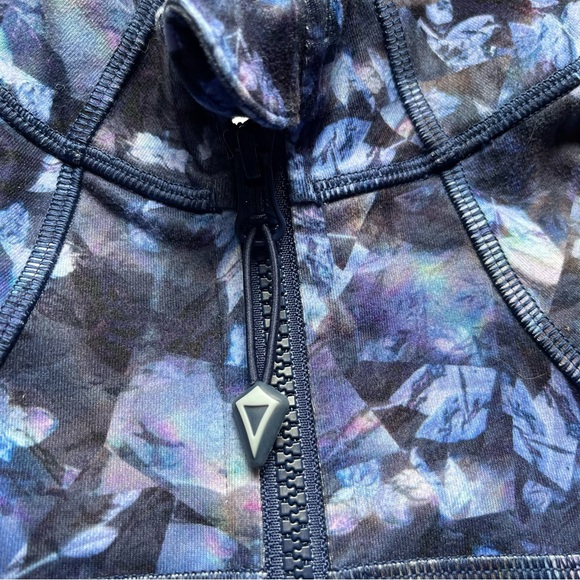Ivivva Lululemon Perfect Your Practice Jacket Zip Up Blue Abstract Floral Size 7 - Picture 3 of 4